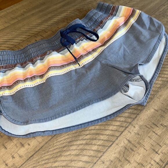 Rip Curl 🏄🏻‍♀️ Rainbow 🌈 Shorts. Tie front. Security Back Pocket Vintage Look - Picture 3 of 17